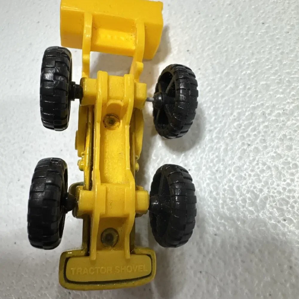 Lot 7 Maisto Die Cast Cars Toy Towing Truck Loader Vehicle 4-Wheelers School Bus